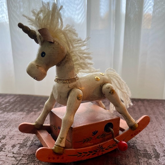 Rare Find, Vintage 1981 Enesco Wooden Rocking Horse Unicorn Wind Up Music Box - Picture 3 of 6